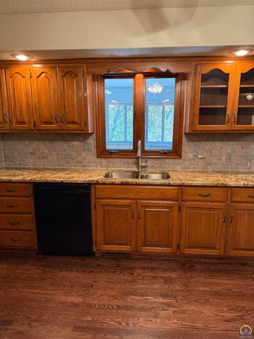 7830 SE Ratner RD, Berryton, KS 66409