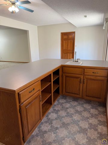 7830 SE Ratner RD, Berryton, KS 66409