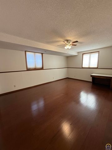 7830 SE Ratner RD, Berryton, KS 66409