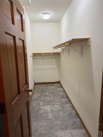 7830 SE Ratner RD, Berryton, KS 66409