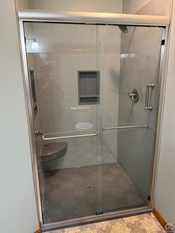 7830 SE Ratner RD, Berryton, KS 66409