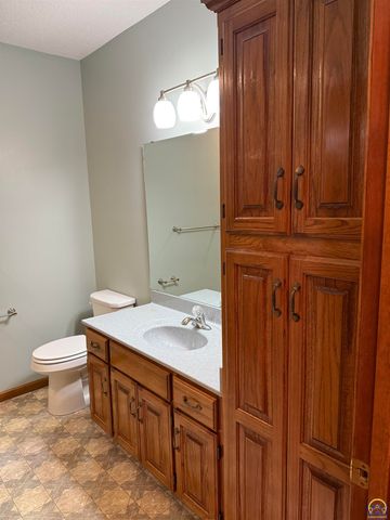 7830 SE Ratner RD, Berryton, KS 66409