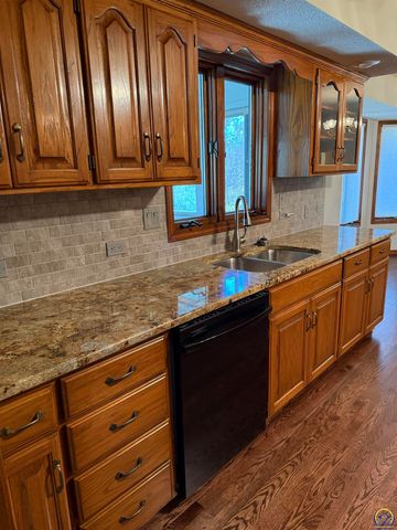 7830 SE Ratner RD, Berryton, KS 66409