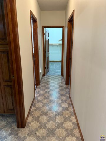 7830 SE Ratner RD, Berryton, KS 66409