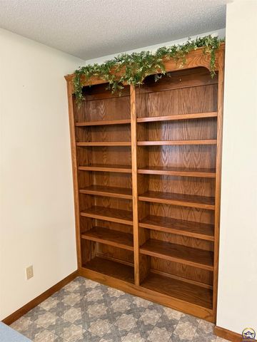 7830 SE Ratner RD, Berryton, KS 66409