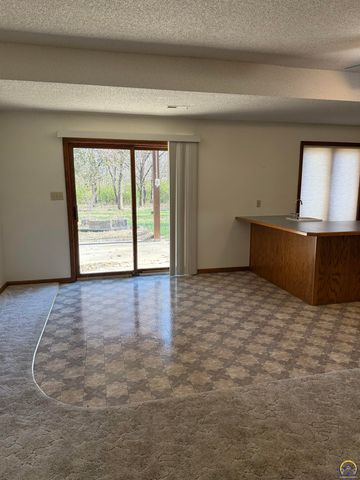 7830 SE Ratner RD, Berryton, KS 66409