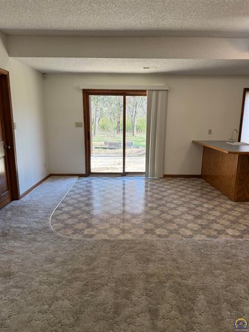 7830 SE Ratner RD, Berryton, KS 66409