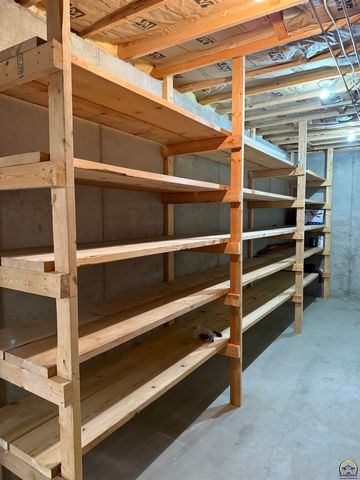 7830 SE Ratner RD, Berryton, KS 66409