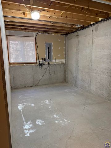 7830 SE Ratner RD, Berryton, KS 66409