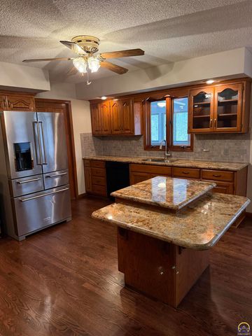 7830 SE Ratner RD, Berryton, KS 66409