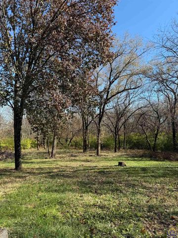 7830 SE Ratner RD, Berryton, KS 66409