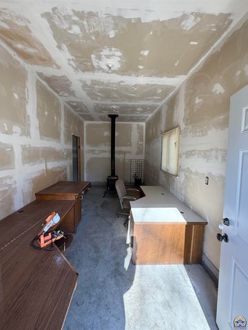 7830 SE Ratner RD, Berryton, KS 66409