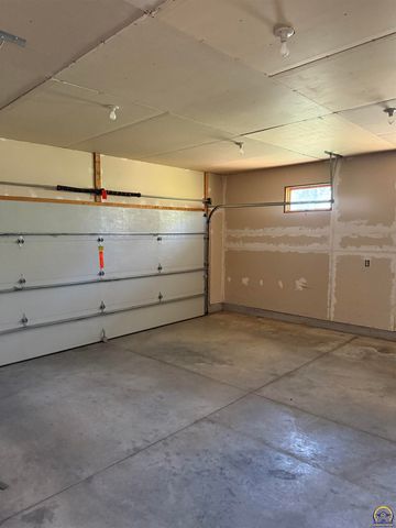 7830 SE Ratner RD, Berryton, KS 66409