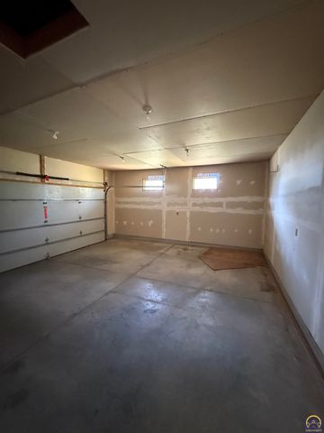 7830 SE Ratner RD, Berryton, KS 66409