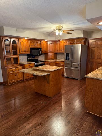 7830 SE Ratner RD, Berryton, KS 66409