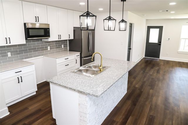 8009 Candor, Navasota, TX 77868