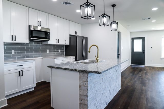 8009 Candor, Navasota, TX 77868