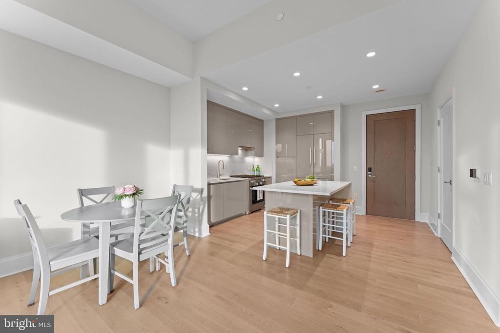 Image 10 of property listing at 7887 JONES BRANCH DR #1503, Mclean, VA 22102