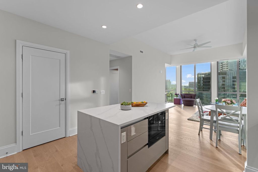 Image 11 of property listing at 7887 JONES BRANCH DR #1503, Mclean, VA 22102