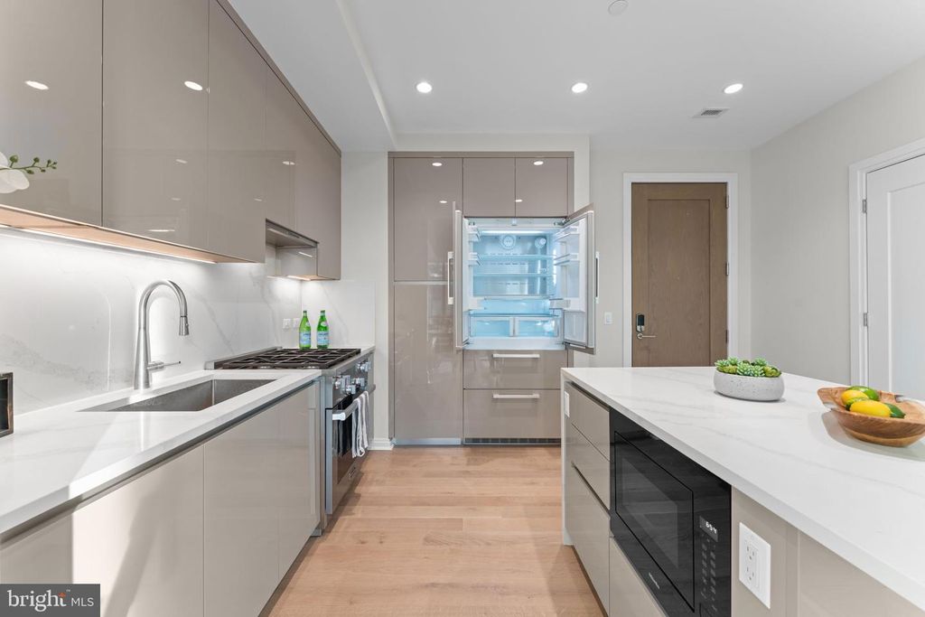 Image 12 of property listing at 7887 JONES BRANCH DR #1503, Mclean, VA 22102