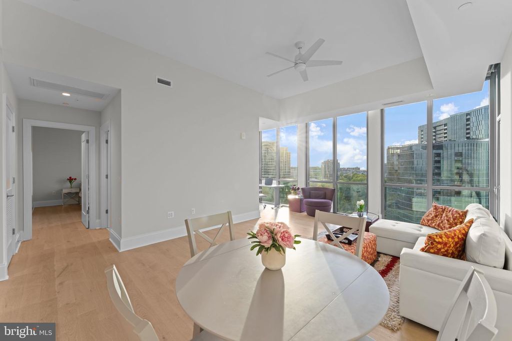 Image 16 of property listing at 7887 JONES BRANCH DR #1503, Mclean, VA 22102