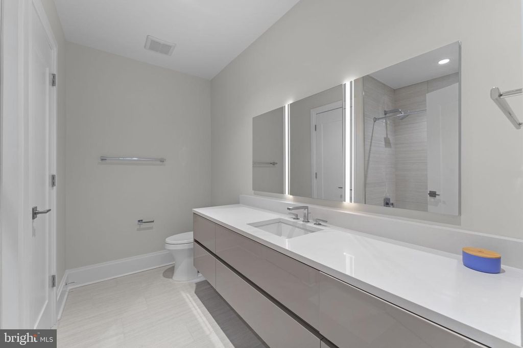 Image 18 of property listing at 7887 JONES BRANCH DR #1503, Mclean, VA 22102