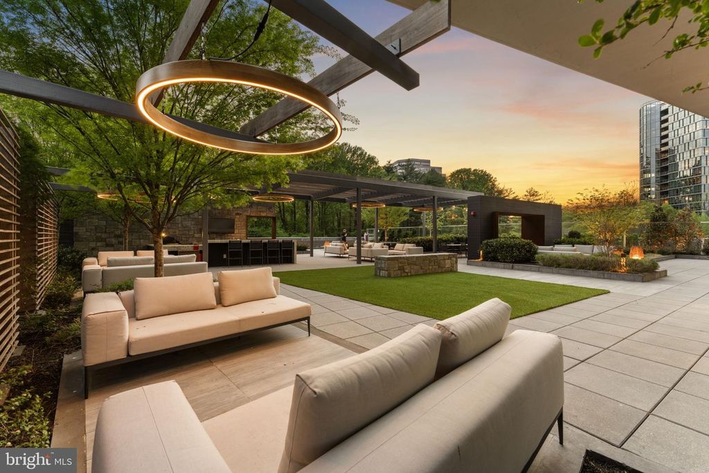 Image 25 of property listing at 7887 JONES BRANCH DR #1503, Mclean, VA 22102