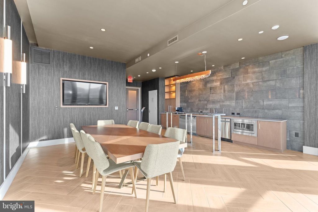 Image 29 of property listing at 7887 JONES BRANCH DR #1503, Mclean, VA 22102