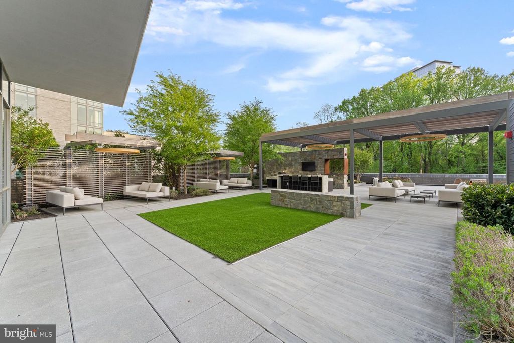 Image 33 of property listing at 7887 JONES BRANCH DR #1503, Mclean, VA 22102
