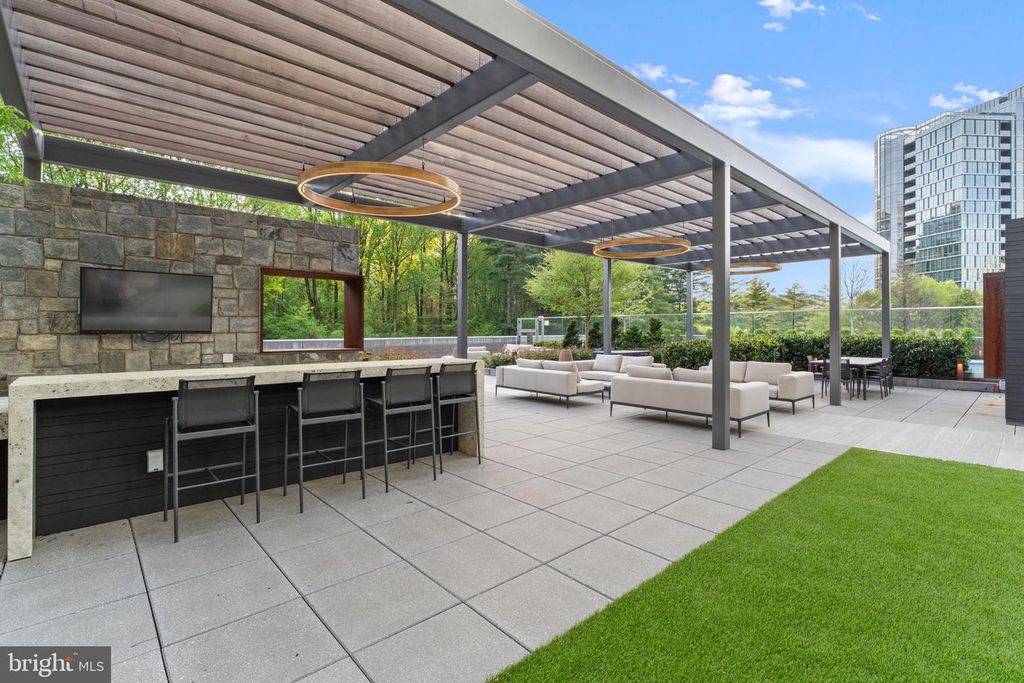 Image 34 of property listing at 7887 JONES BRANCH DR #1503, Mclean, VA 22102