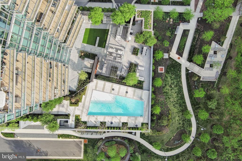 Image 40 of property listing at 7887 JONES BRANCH DR #1503, Mclean, VA 22102