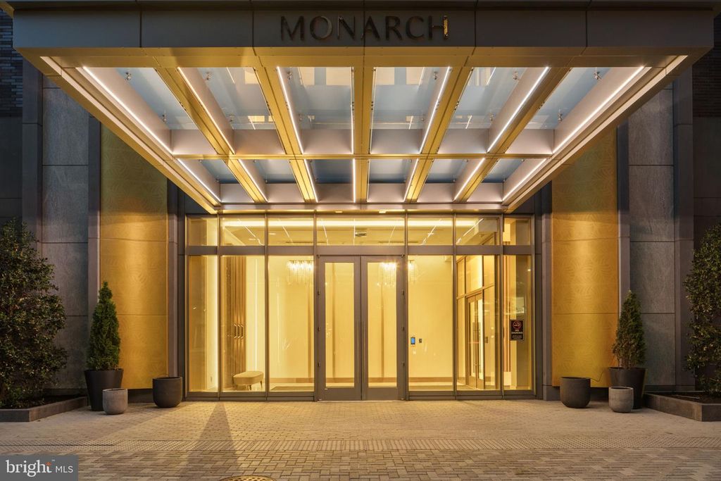 Image 5 of property listing at 7887 JONES BRANCH DR #1503, Mclean, VA 22102
