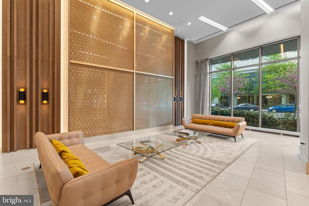 Image 8 of property listing at 7887 JONES BRANCH DR #1503, Mclean, VA 22102