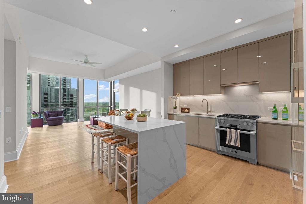 Image 9 of property listing at 7887 JONES BRANCH DR #1503, Mclean, VA 22102