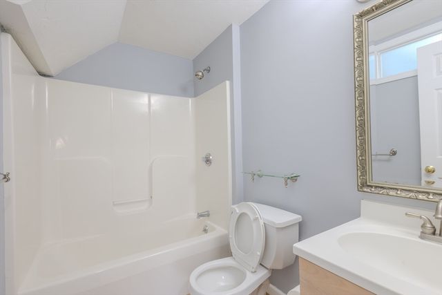 445 Captain Eames Cir 445, Ashland, MA 01721