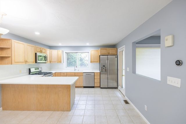 445 Captain Eames Cir 445, Ashland, MA 01721