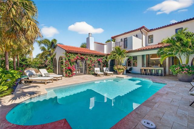 16469 Celebrita CT, Naples, FL 34110