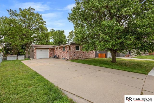 4710 S 44th Street, Lincoln, NE 68516