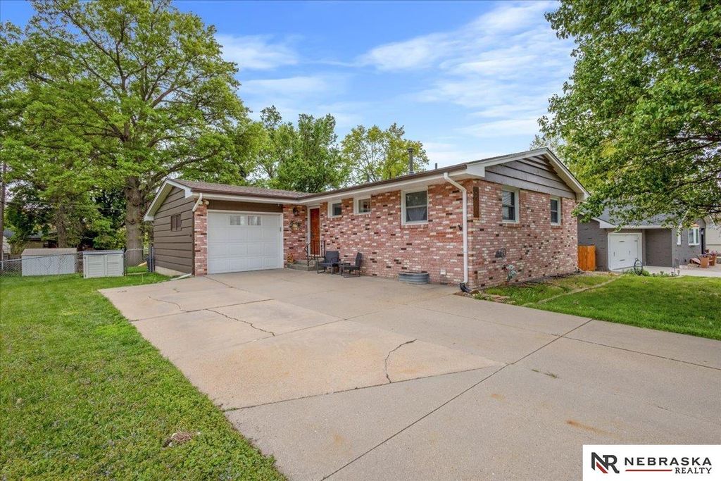 4710 S 44th Street, Lincoln, NE 68516