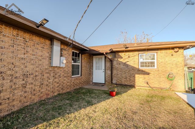 408 E IDA AVENUE, Electra, TX 76360