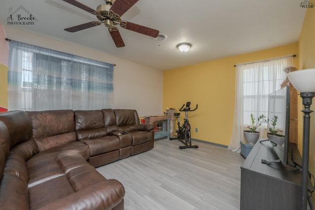 408 E IDA AVENUE, Electra, TX 76360