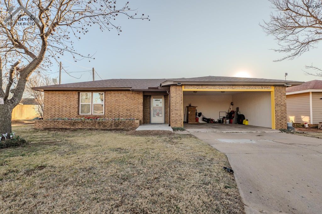 408 E IDA AVENUE, Electra, TX 76360