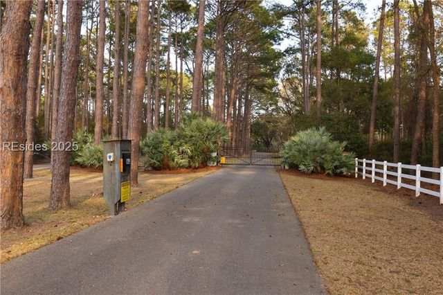 14 Vista Blvd W, St Helena Island, SC 29920