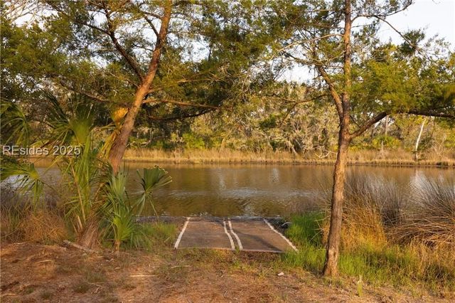 14 Vista Blvd W, St Helena Island, SC 29920