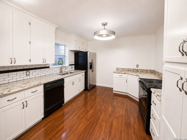 959 E IRELAND ST, Seguin, TX 78155