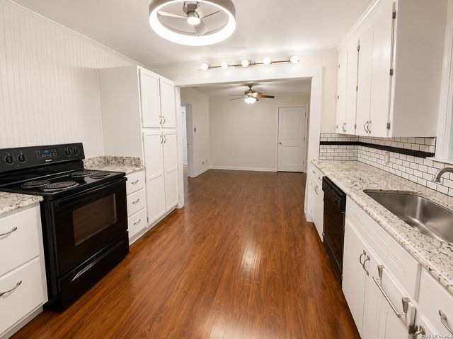959 E IRELAND ST, Seguin, TX 78155