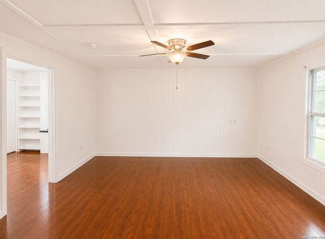 959 E IRELAND ST, Seguin, TX 78155
