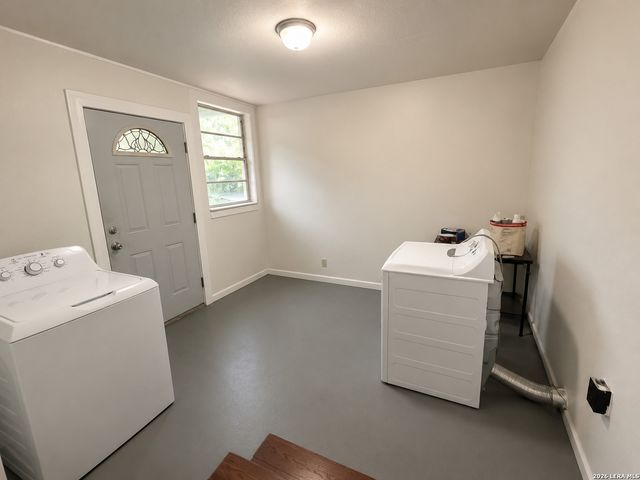 959 E IRELAND ST, Seguin, TX 78155