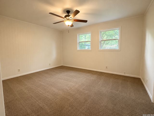 959 E IRELAND ST, Seguin, TX 78155