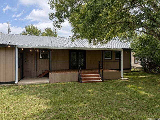 959 E IRELAND ST, Seguin, TX 78155